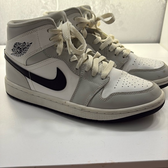 Jordan 1s gray white sneakers size 8 - Picture 1 of 4